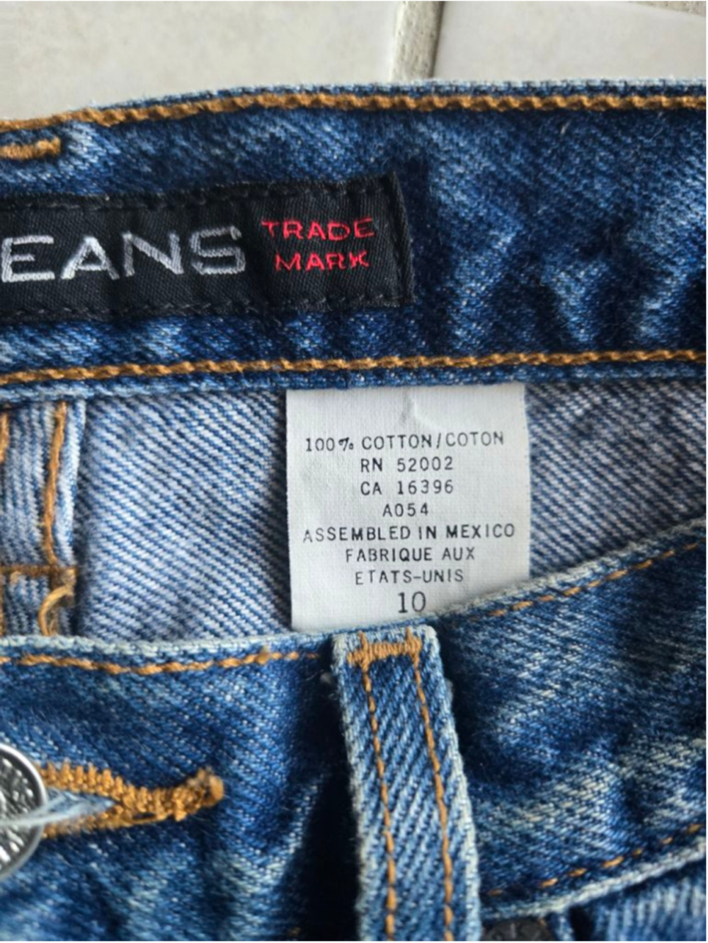 Vintage 90s DKNY High-Waisted Mom Jeans – Tapered Leg – Medium Wash. Size 10 - Picture 7 of 7